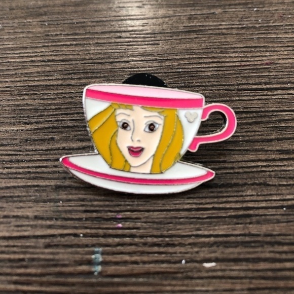 Disney Official Trading Pin: Hidden Mickey: Sleeping Beauty: Aurora tea cup - Picture 1 of 2